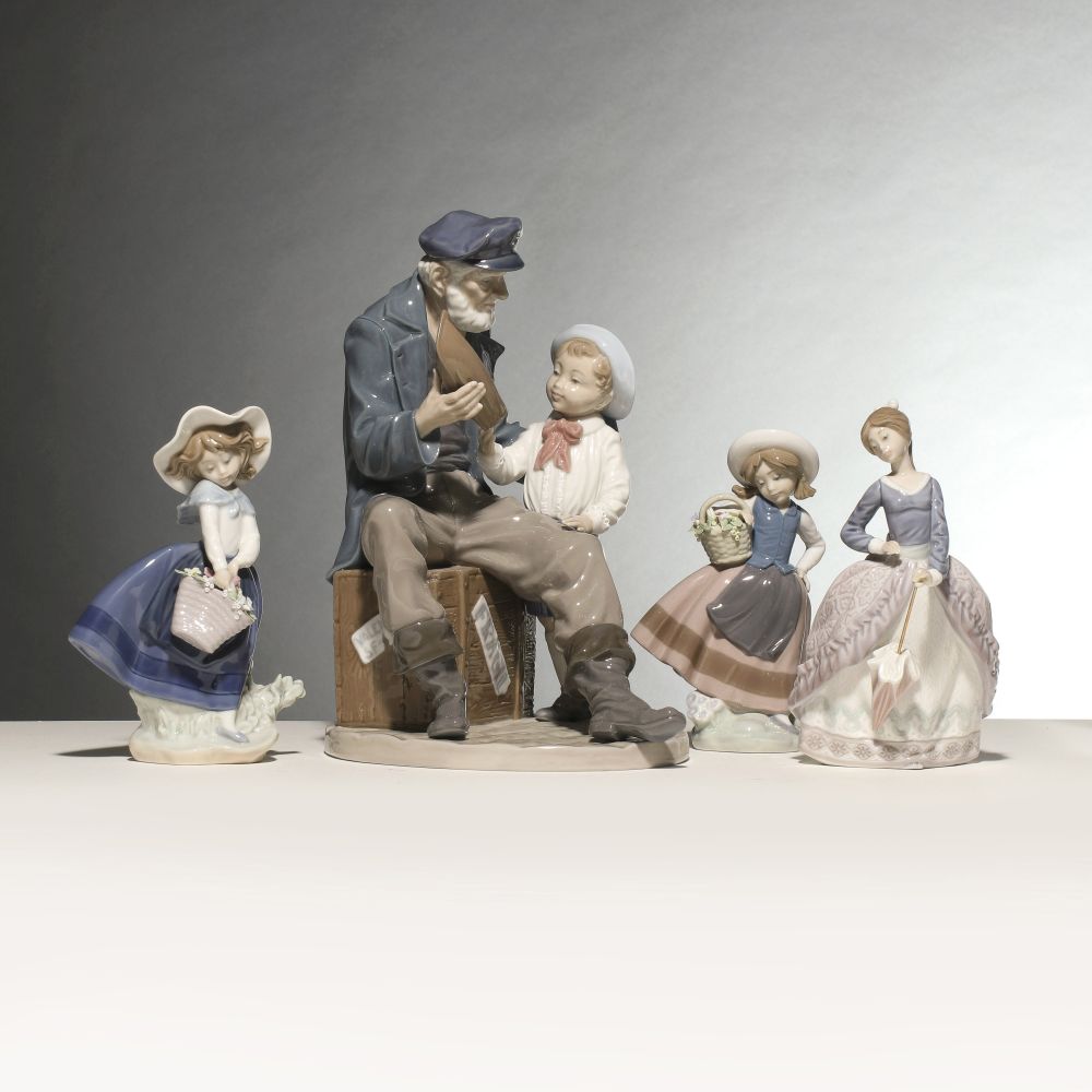 A COLLECTION OF LLADRO PORCELAIN FIGURES