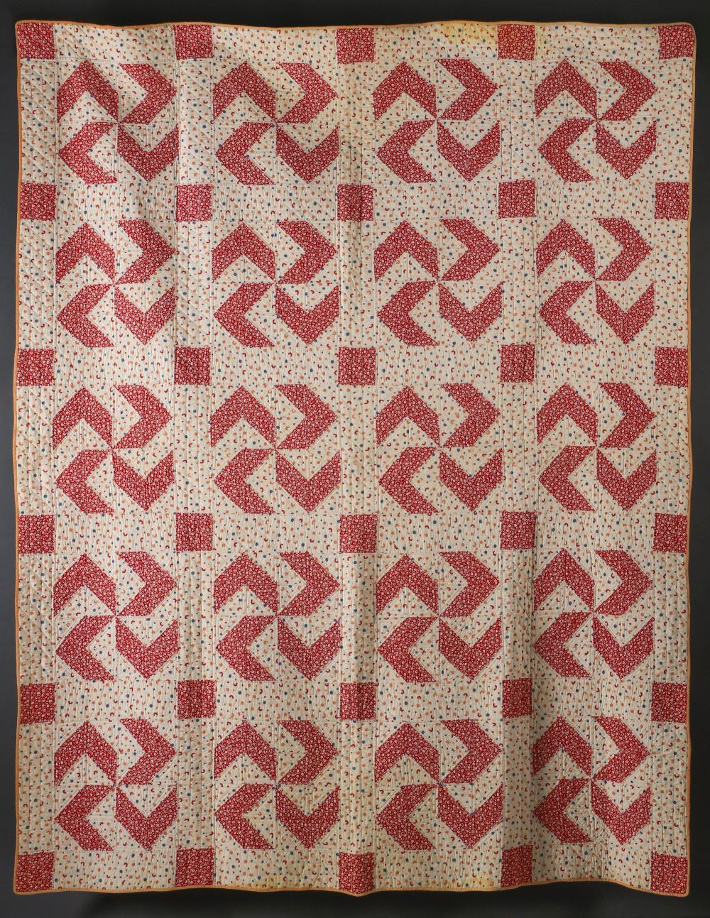 A VINTAGE 'FLY FOOT' PATTERN QUILT