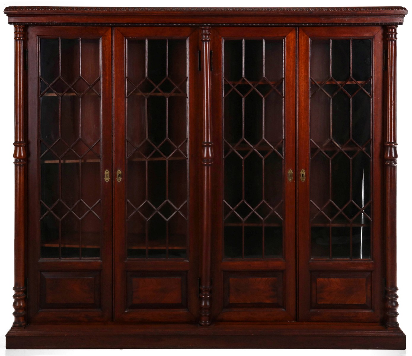 A HANDSOME EARLY 20TH CENTURY FOUR DOOR BOOKCASE