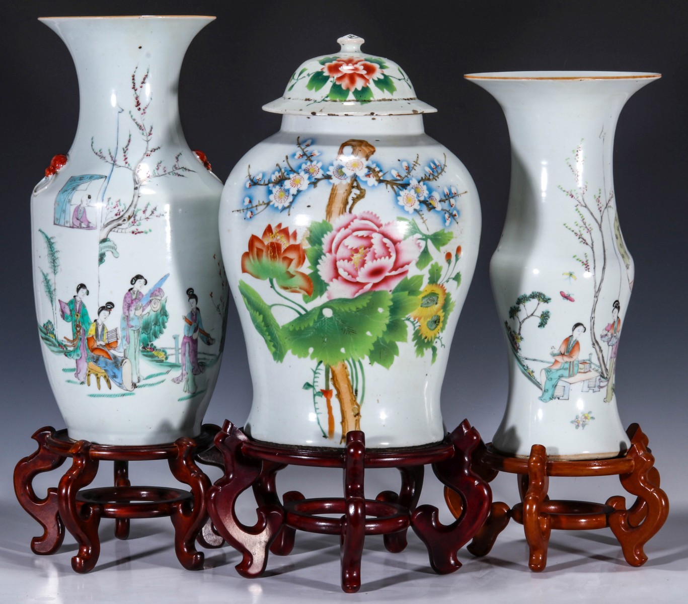 THREE CHINESE EXPORT PORCELAIN VASES