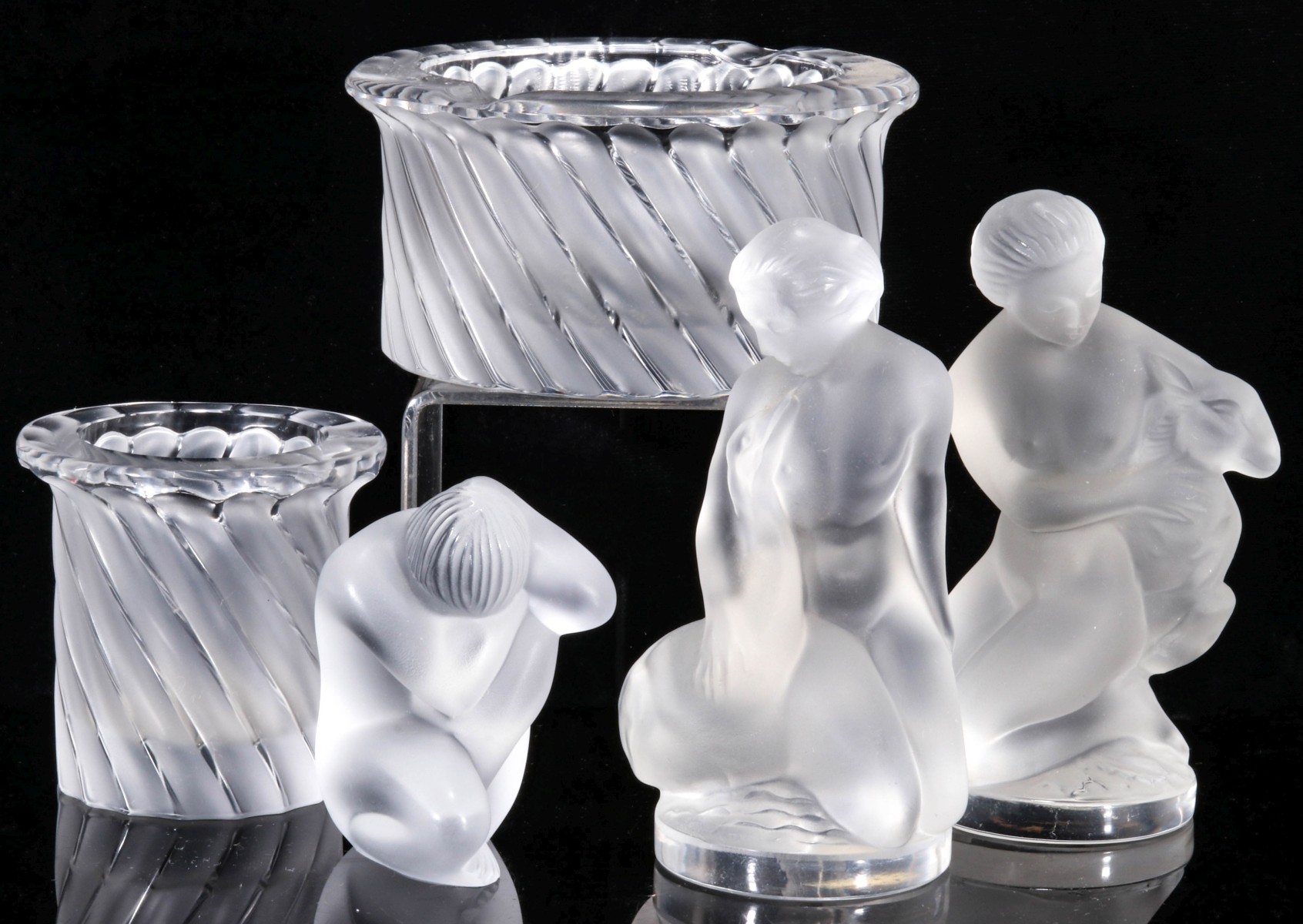 A COLLECTION OF LALIQUE FRENCH CRYSTAL PIECES
