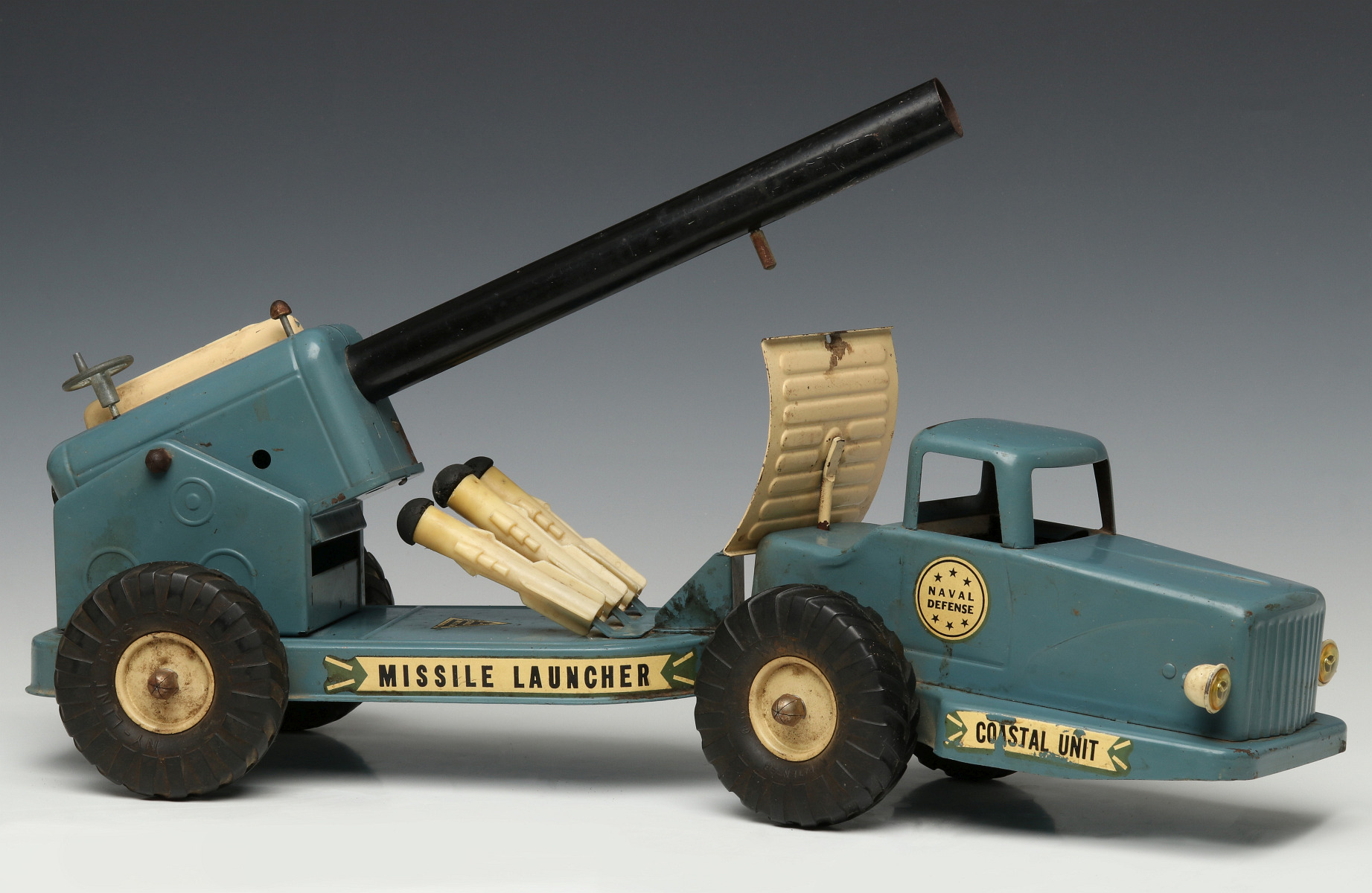 A GOOD VINTAGE NY-LINT TOYS MISSILE LAUNCHER TOY TRUCK