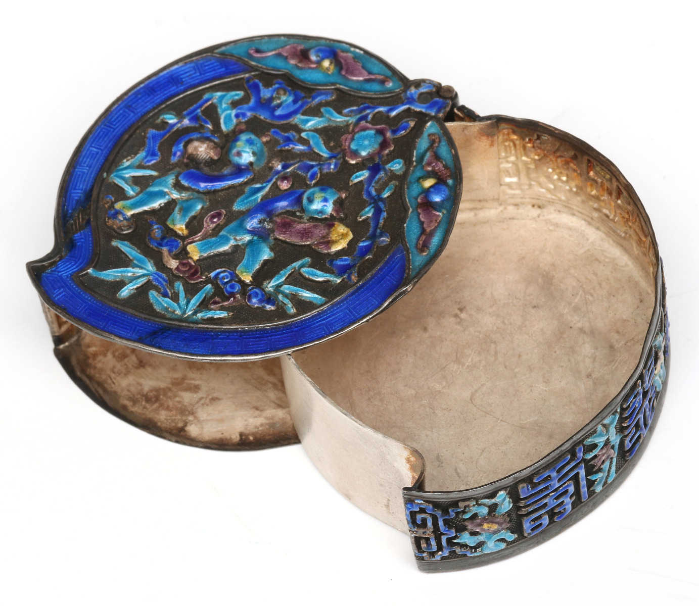 A CHINESE EXPORT LEAF FORM ENAMELED SILVER BOX