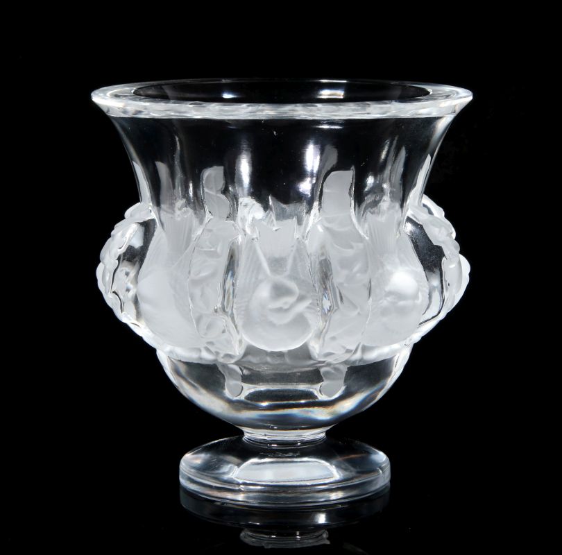 A LALIQUE FRENCH CRYSTAL 'DAMPIERRE' VASE