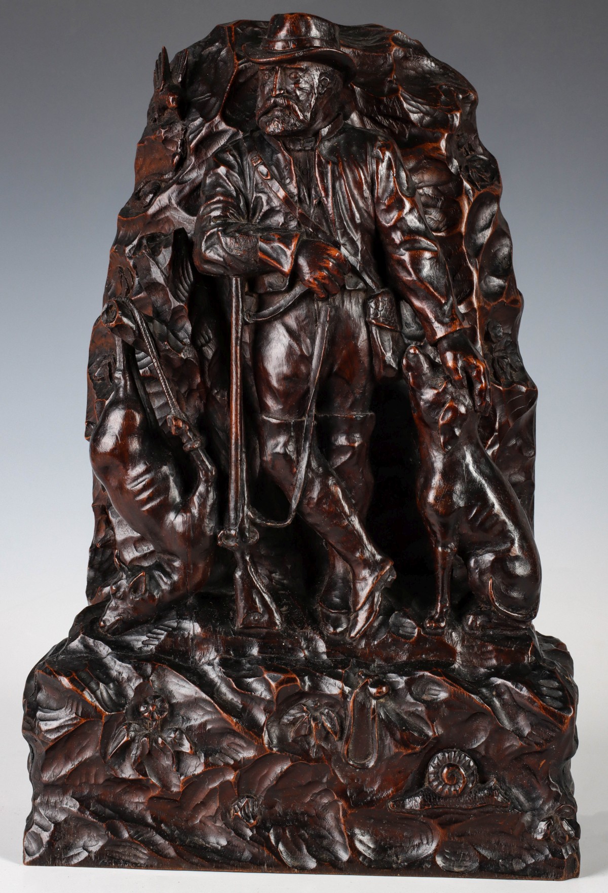 A 19TH C. CONTINENTAL WOOD CARVING OF HUNTER AND DOG
