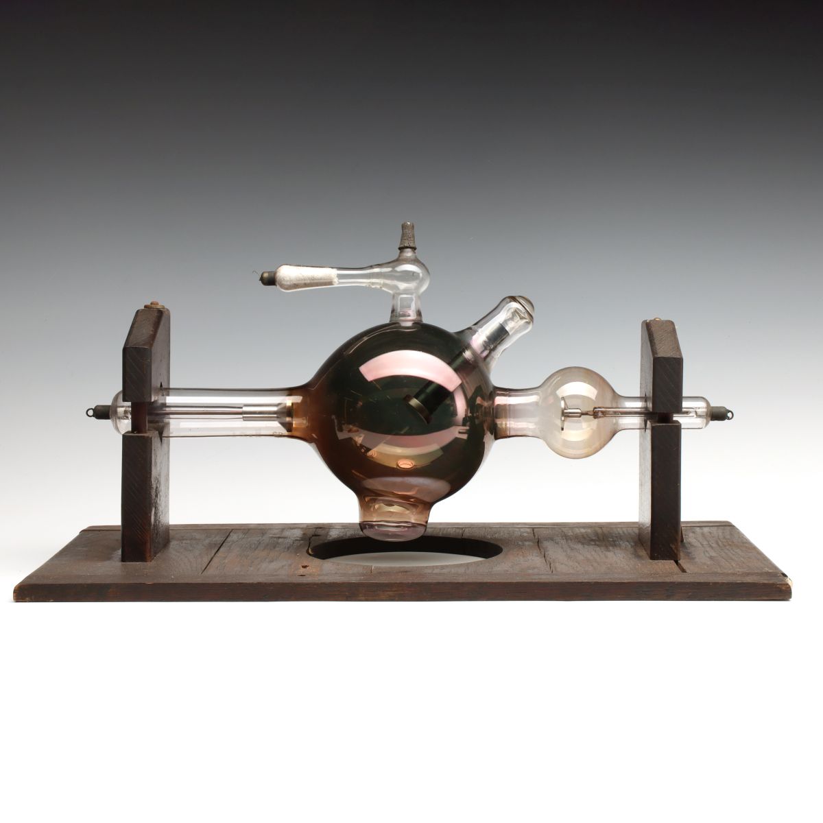 A LARGE EARLY 20TH C. 'TUNGSTEN TARGET' X-RAY TUBE