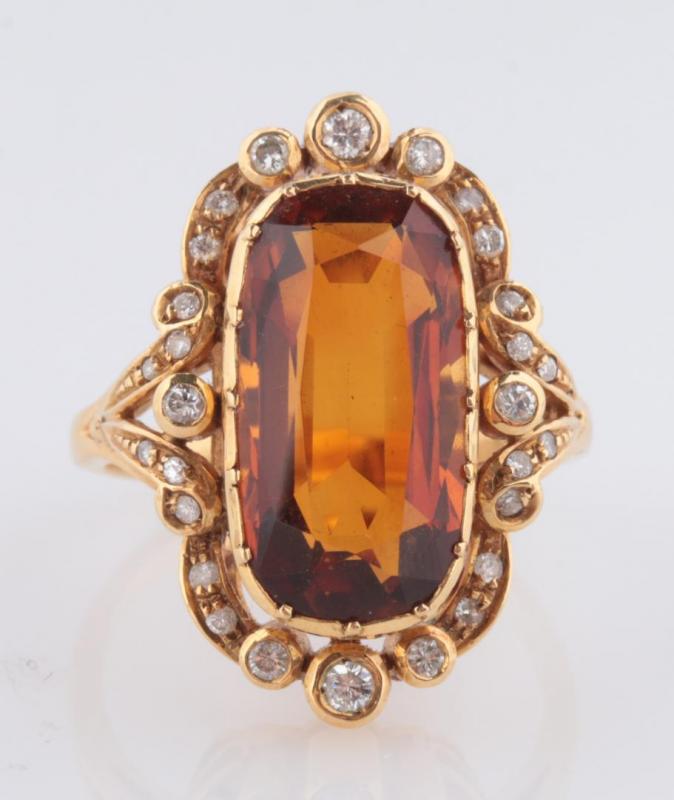 A VINTAGE CITRINE AND DIAMOND 14K GOLD FASHION RING