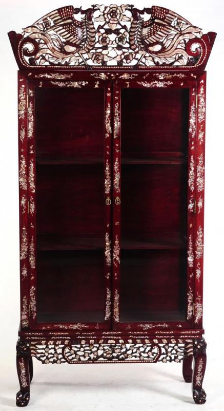 A LARGE 20TH CENTURY CHINESE MOTHER OF PEARL CABINET