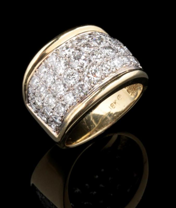 A DIAMOND COVERED 18K GOLD BAND APPROX. 2.75 CARATS TW