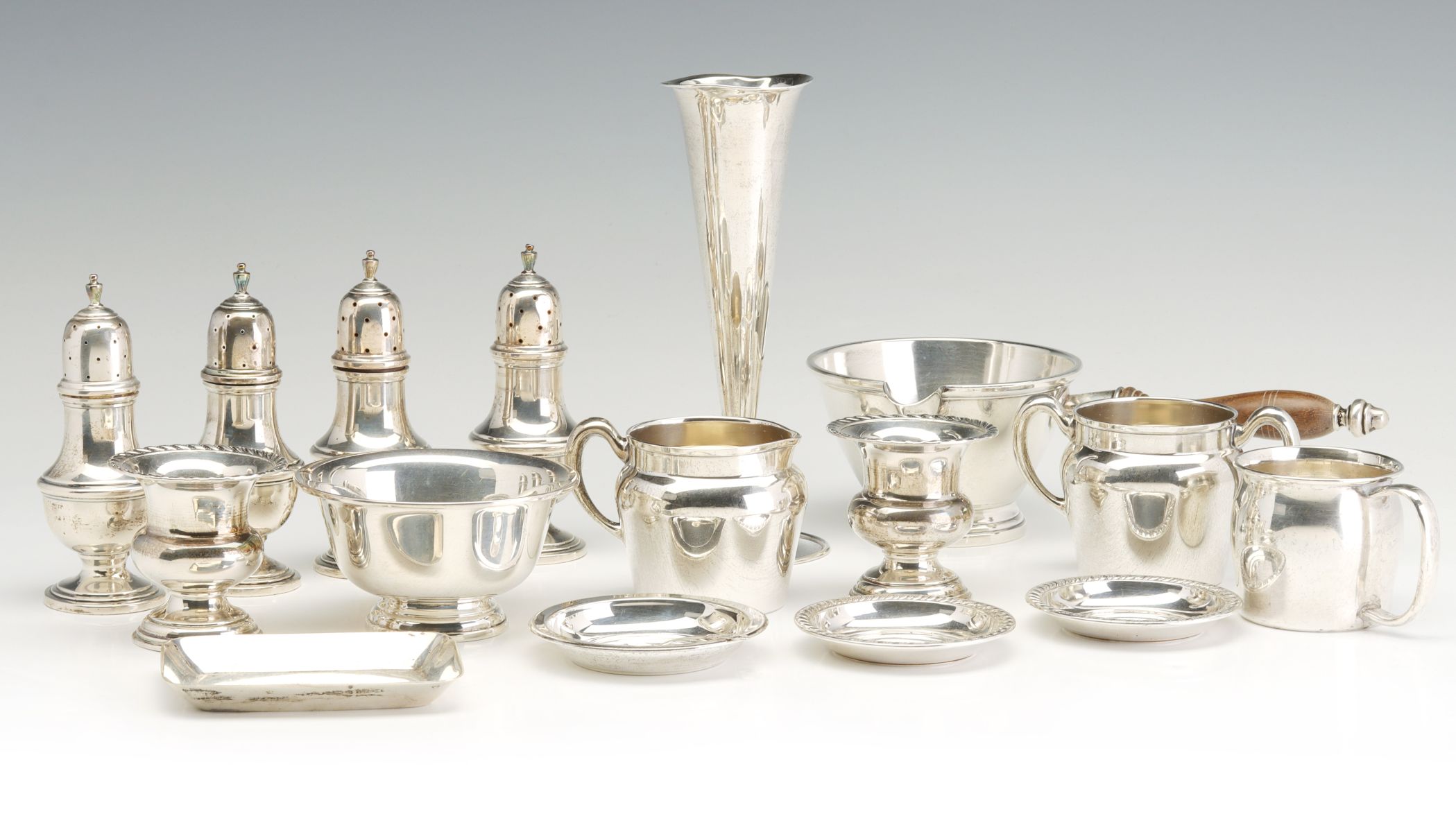 A COLLECTION OF SIXTEEN STERLING SILVER TABLEWARE