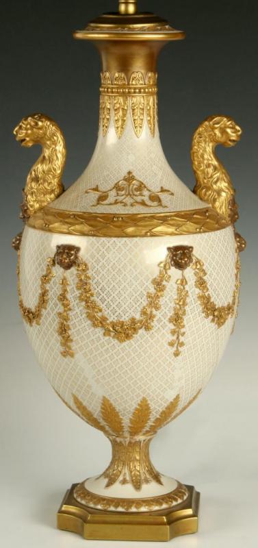 A CONTINENTAL PORCELAIN URN FASHIONED AS TABLE LAMP 
