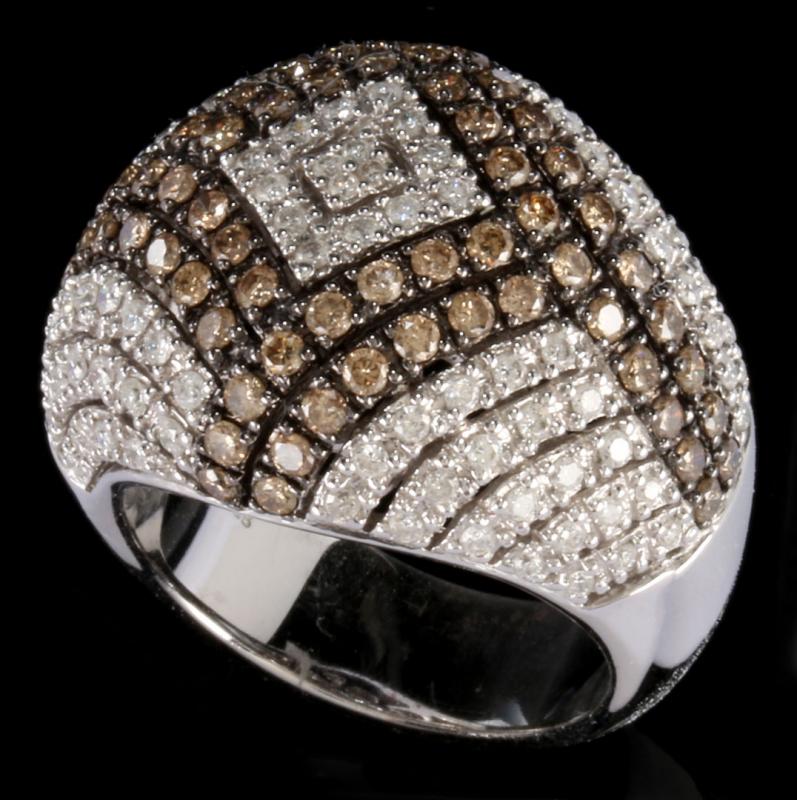 A 14K WHITE GOLD RING WITH PAVE BROWN DIAMONDS 