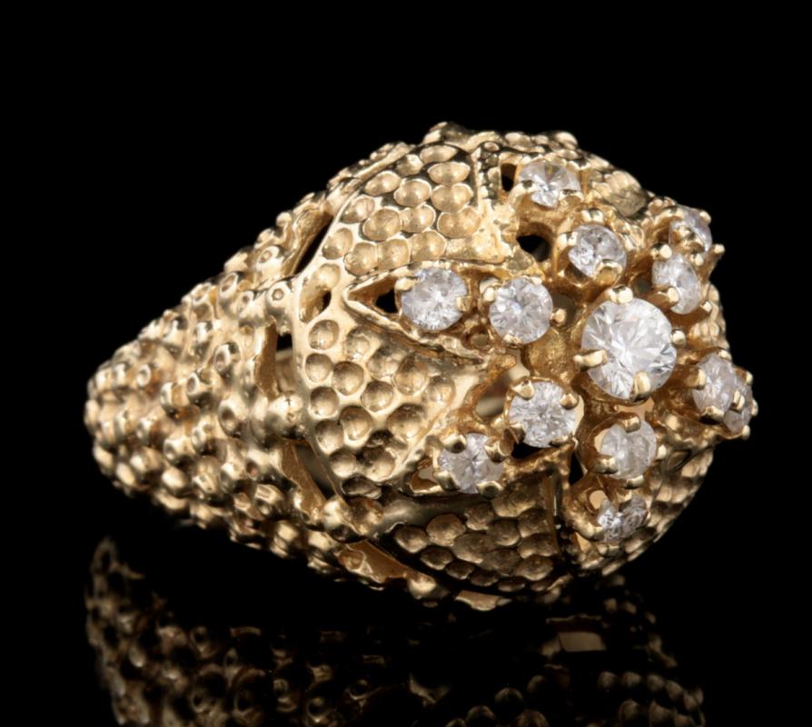 A 14K GOLD AND DIAMOND DOME FASHION RING
