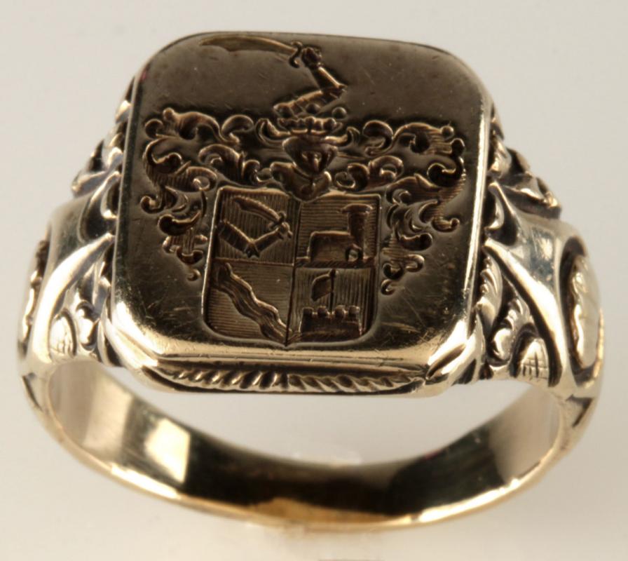 A GENT'S 14K GOLD SIGNET RING