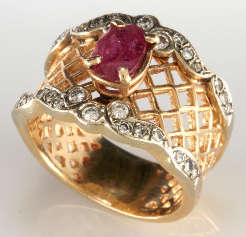 A RUBY AND DIAMOND FASHION RING