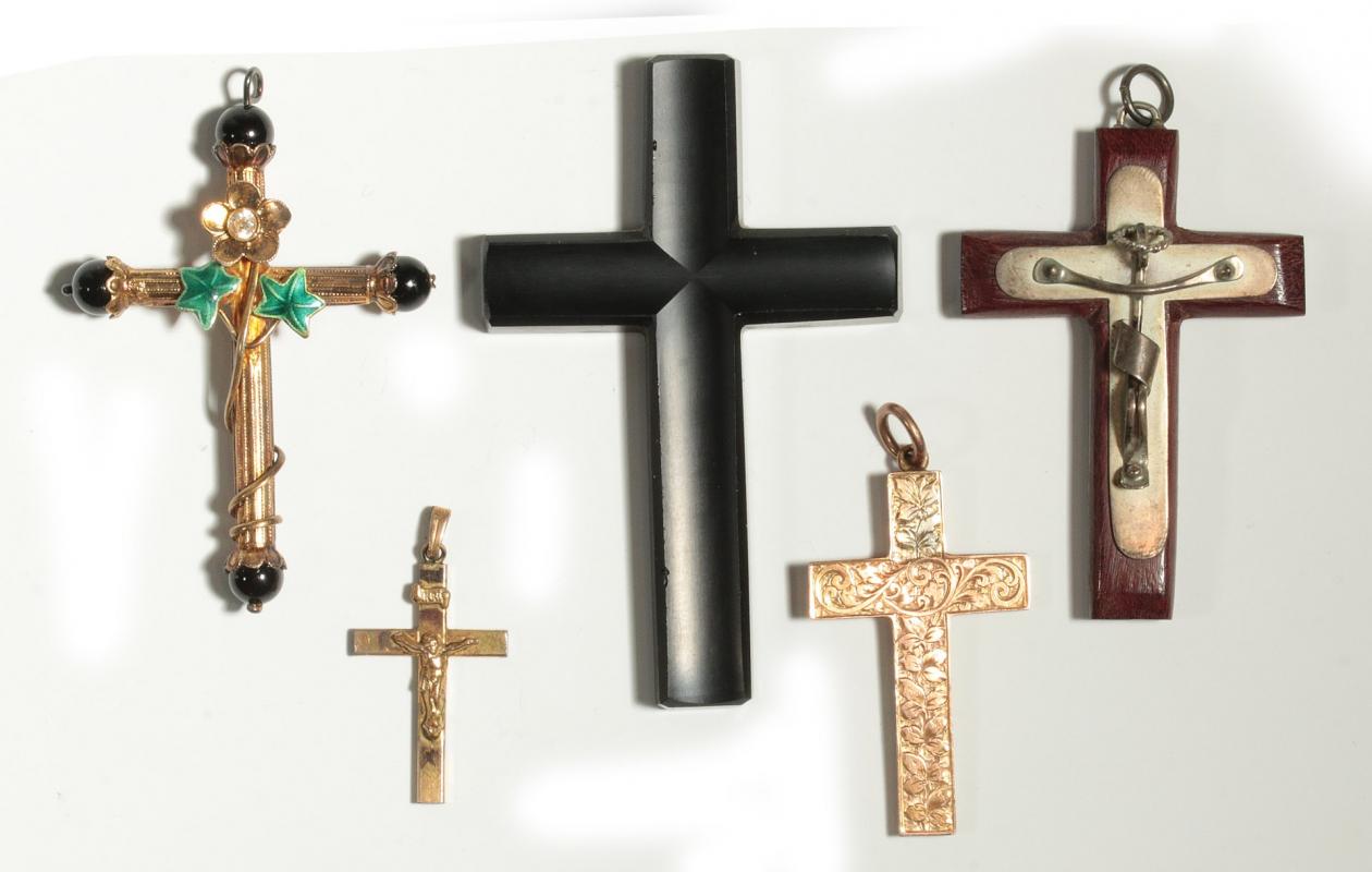 A COLLECTION OF VICTORIAN CROSS PENDANTS