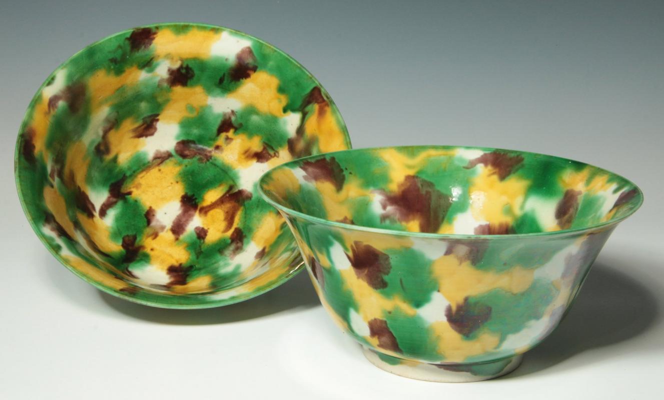 PAIR CHINESE PORCELAIN EGG-AND-SPINACH GLAZED BOWL
