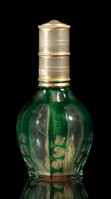 A FRENCH CRYSTAL GREEN CUT TO CLEAR FRAGRANCE LAMP