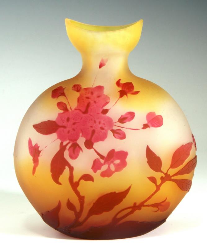 A GALLE FRENCH CAMEO GLASS VASE