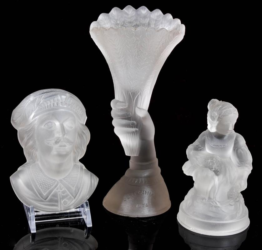 GILLINDER AND OTHER FROSTED GLASS ARTICLES