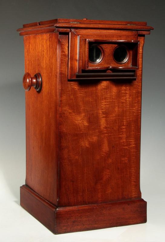 A FINE 19C. MAHOGANY TABLE-TOP STEREOGRAPH VIEWER