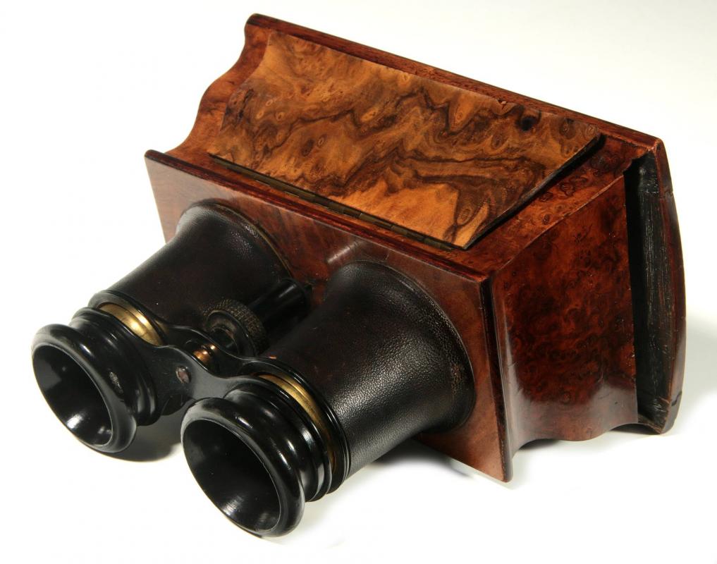 A GOOD BURL 19TH C. BREWSTER TYPE STEREOSCOPE