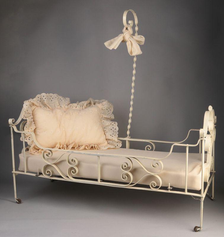 AN EARLY TO MID 20TH C. IRON YOUTH BED
