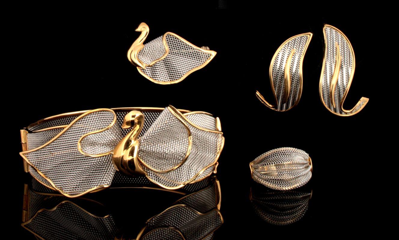A SET OF 18K GOLD AND STERLING SILVER MESH JEWELRY