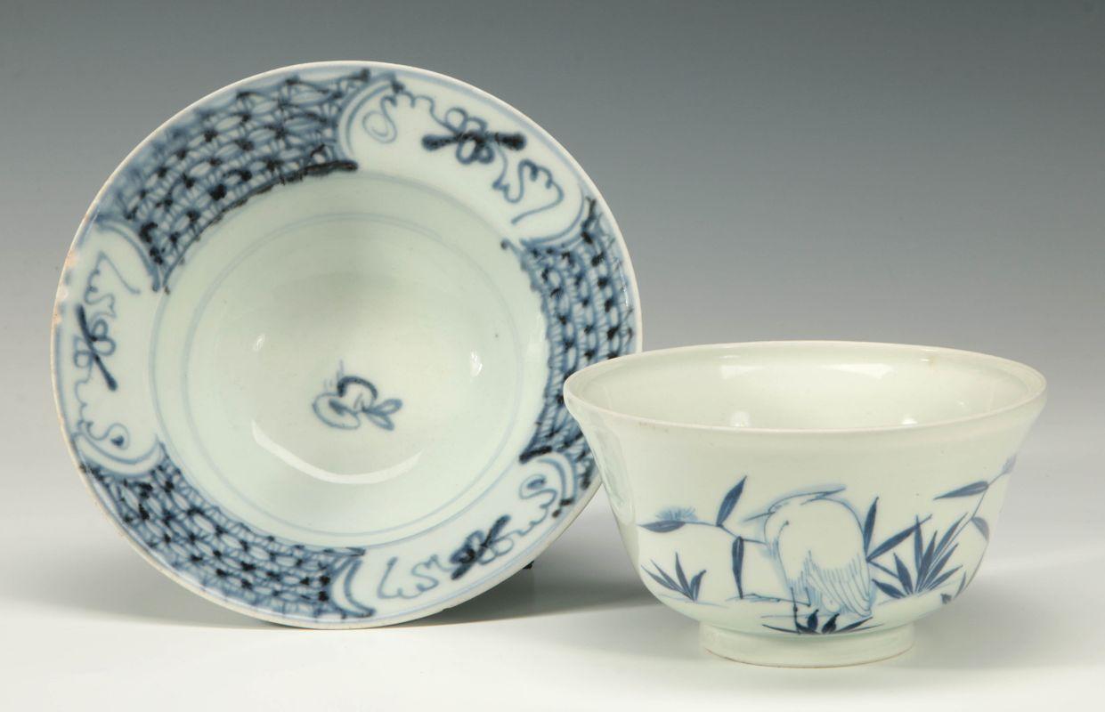 TWO PIECES ANTIQUE BLUE AND WHITE ASIAN PORCELAIN