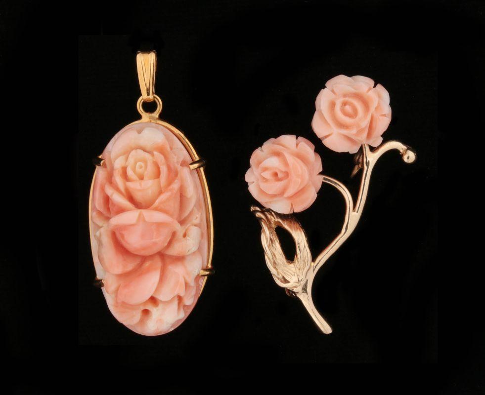 A 10K GOLD CARVED PINK CORAL PENDANT AND BROOCH