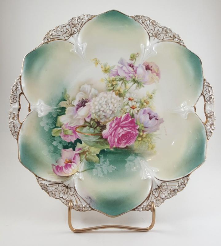 RS PRUSSIA HANDLE PLATE WITH ROSES AND HYDRANGEAS