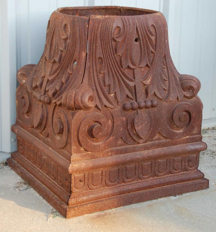 A FINELY CAST 19TH C. IRON ARCHITECTURAL CAPITOL