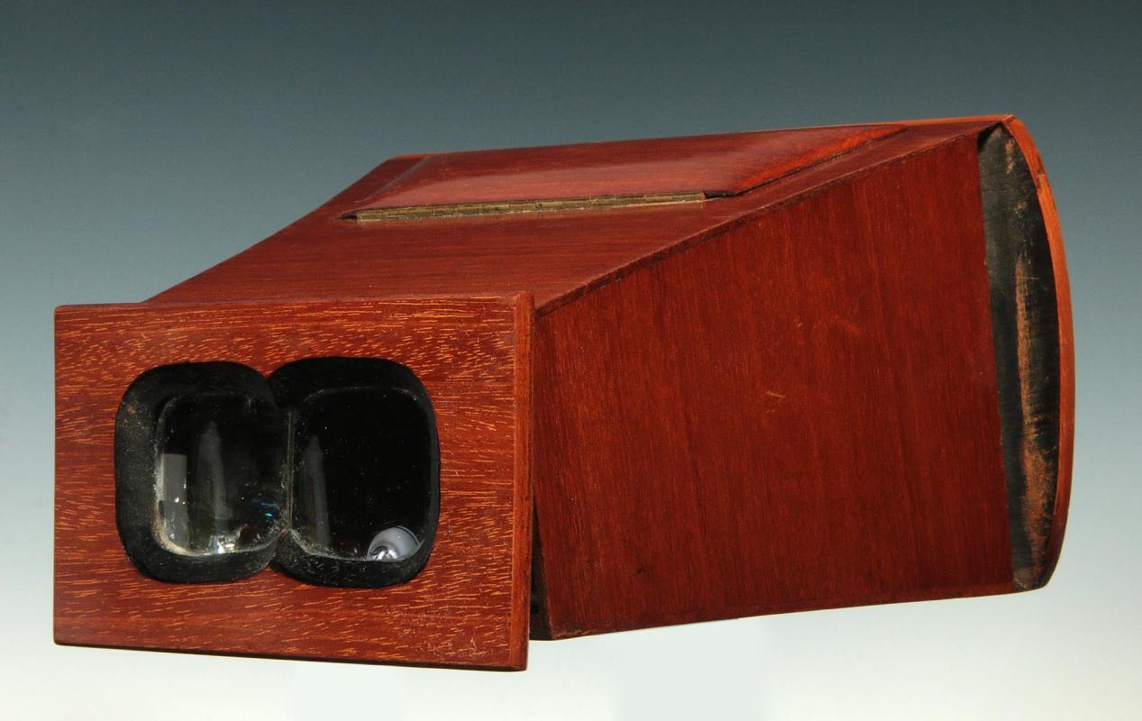 A LATE 19TH C. BREWSTER STYLE STEREOSCOPE VIEWER