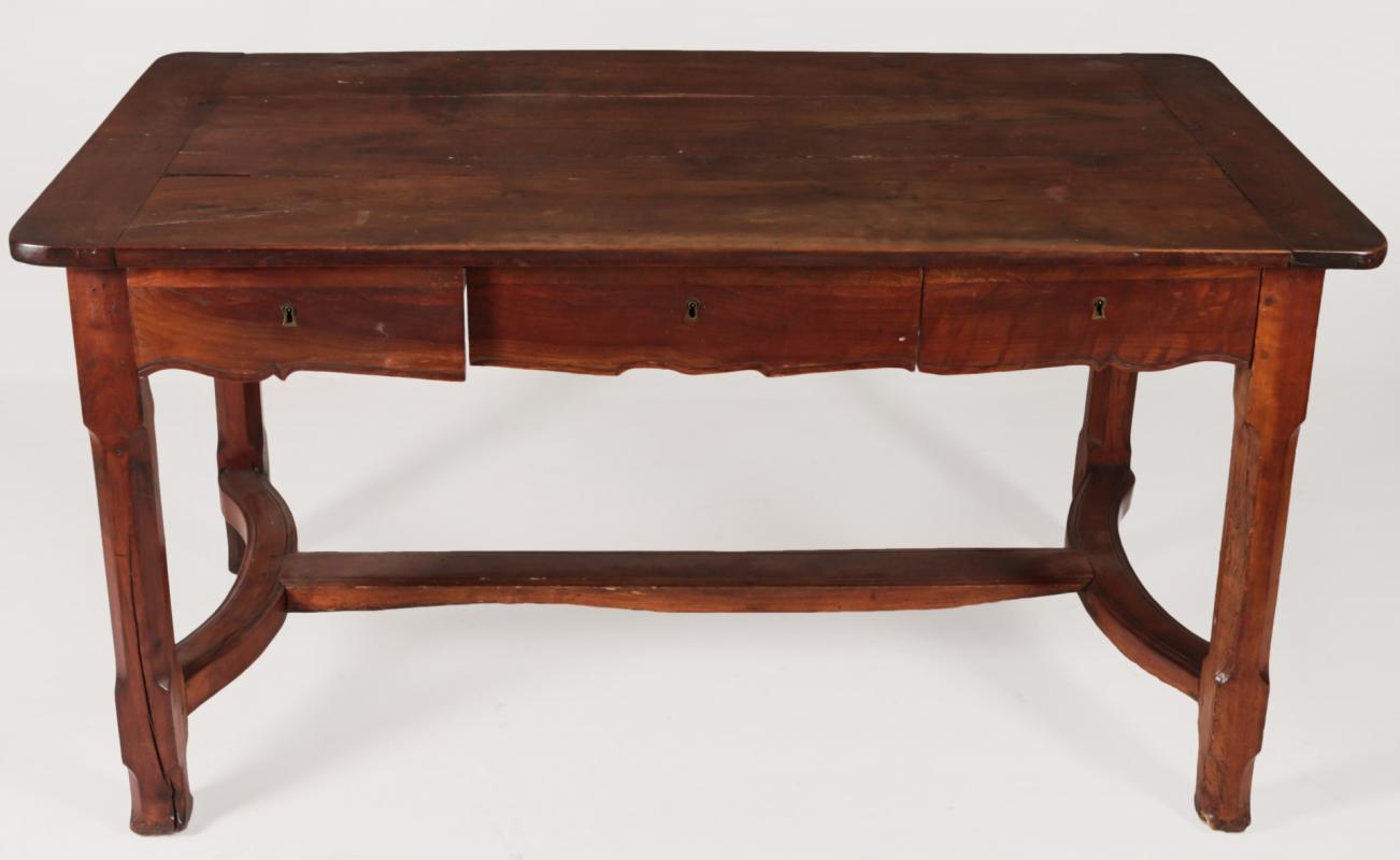 AN 18TH CENTURY PROVINCIAL WORK TABLE WITH DRAWER