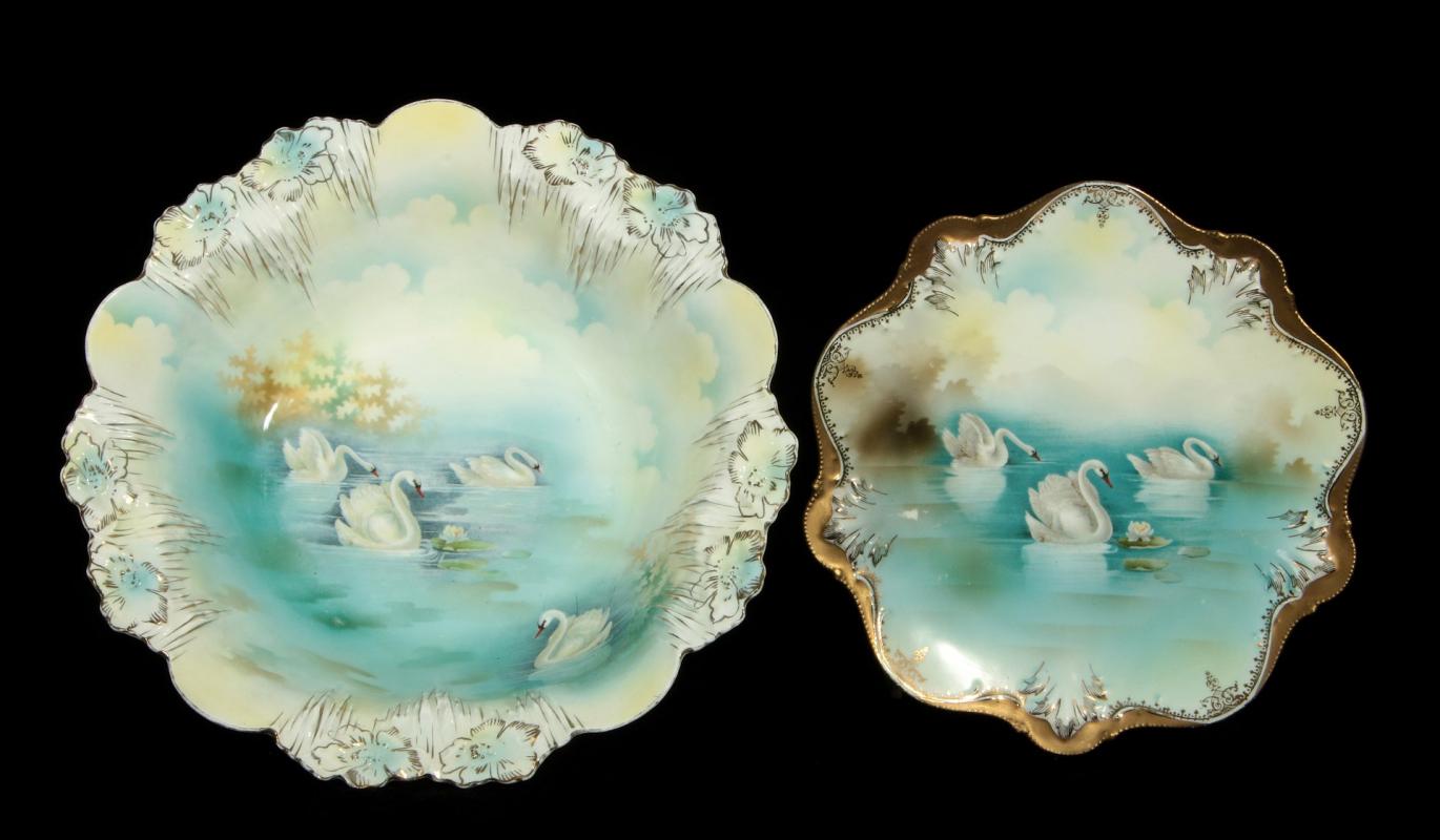 TWO PIECES OF RS PRUSSIA 'FOUR SWANS' PORCELAIN 
