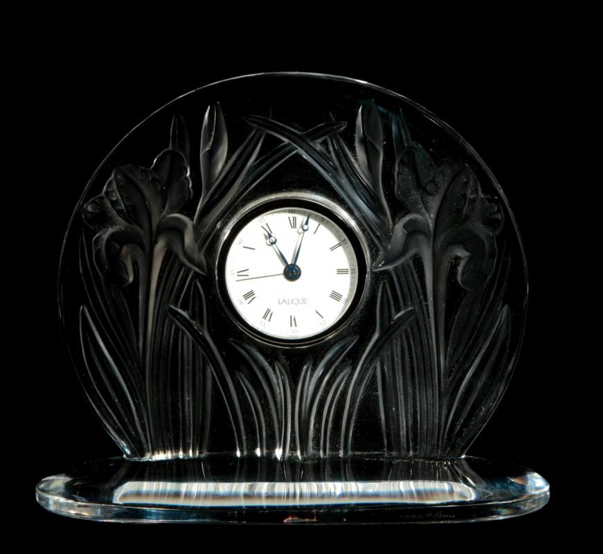 A LALIQUE FRENCH CRYSTAL CLOCK WITH FROSTED IRIS